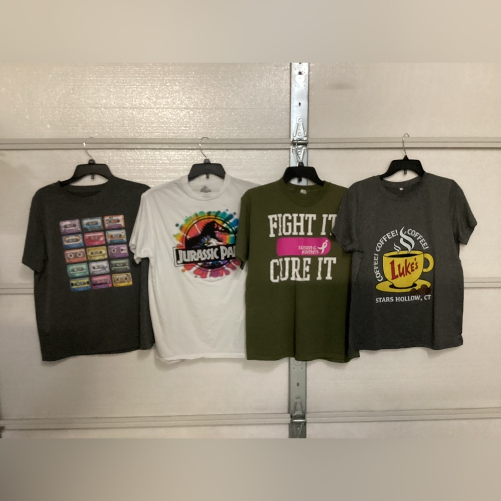 4 women’s T-shirt size large
